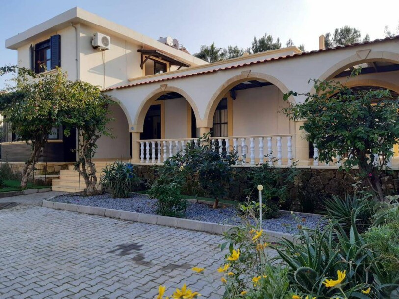3+1 villa to rent with garden, fireplace, 350 m² in Alsancak, Kyrenia-2